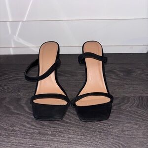 MISS LOLA Black Sandals